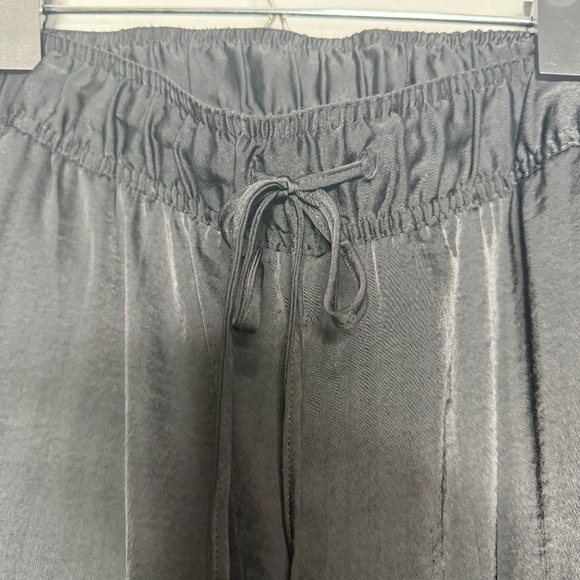 H & M  Black drawstrings casual pants with pockets - Picture 4 of 9